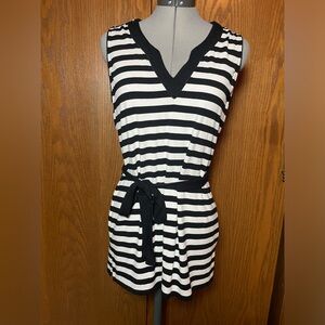 Black & White women’s striped summer tee.